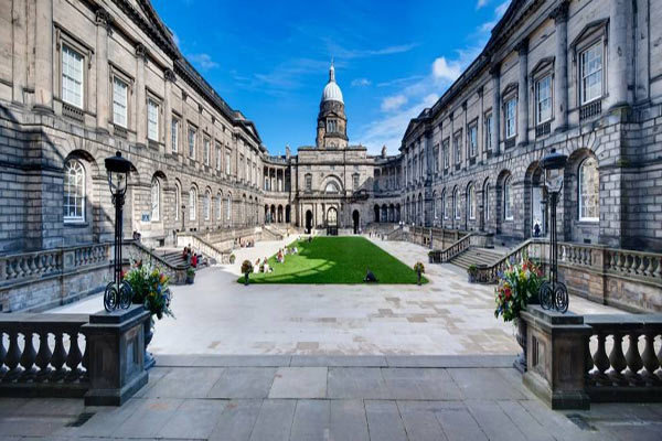 爱丁堡大学与曼大比较，哪个好？