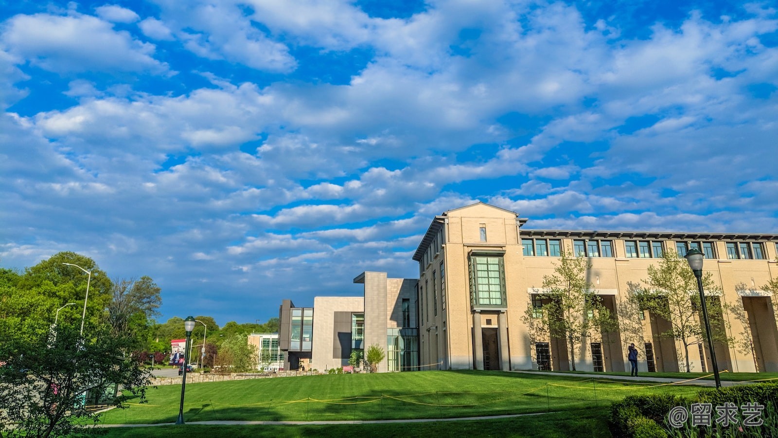 上海大学的汉语言文学人文社科类在哪个校区