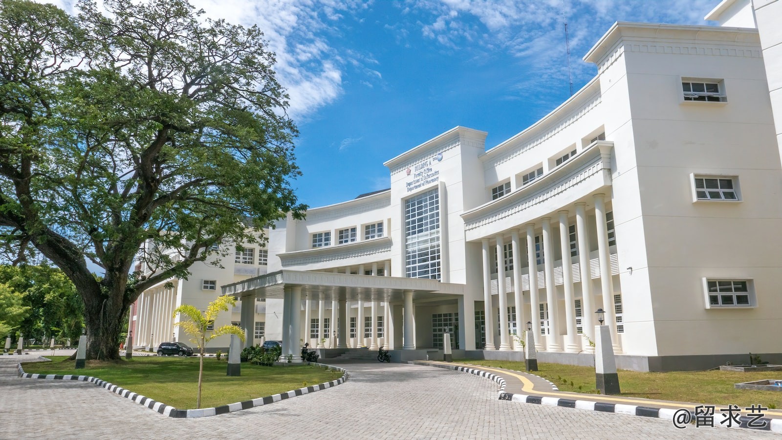 我要去海南大学外国语学院考托福 求具体地址 哪条街几号然后是几楼几号 推荐附近最近的酒店