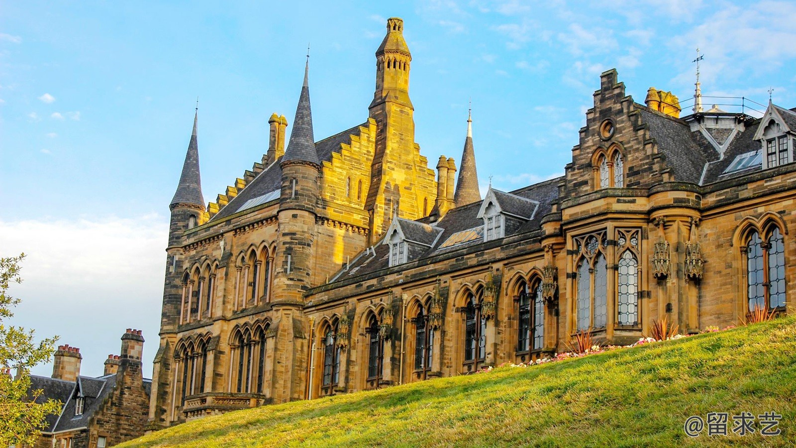 英国的桑德兰大学和考文垂大学哪个好