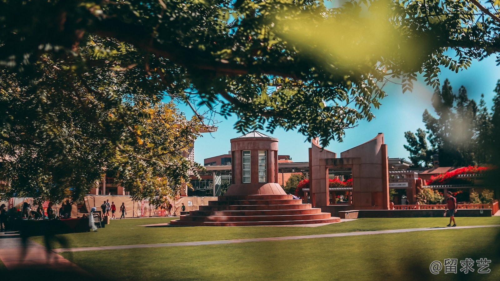 大学毕业在几月份