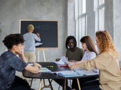 加拿大罗素湖学院留学申请材料与学费介绍说明