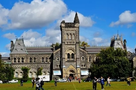 加拿大多伦多大学学费多少？