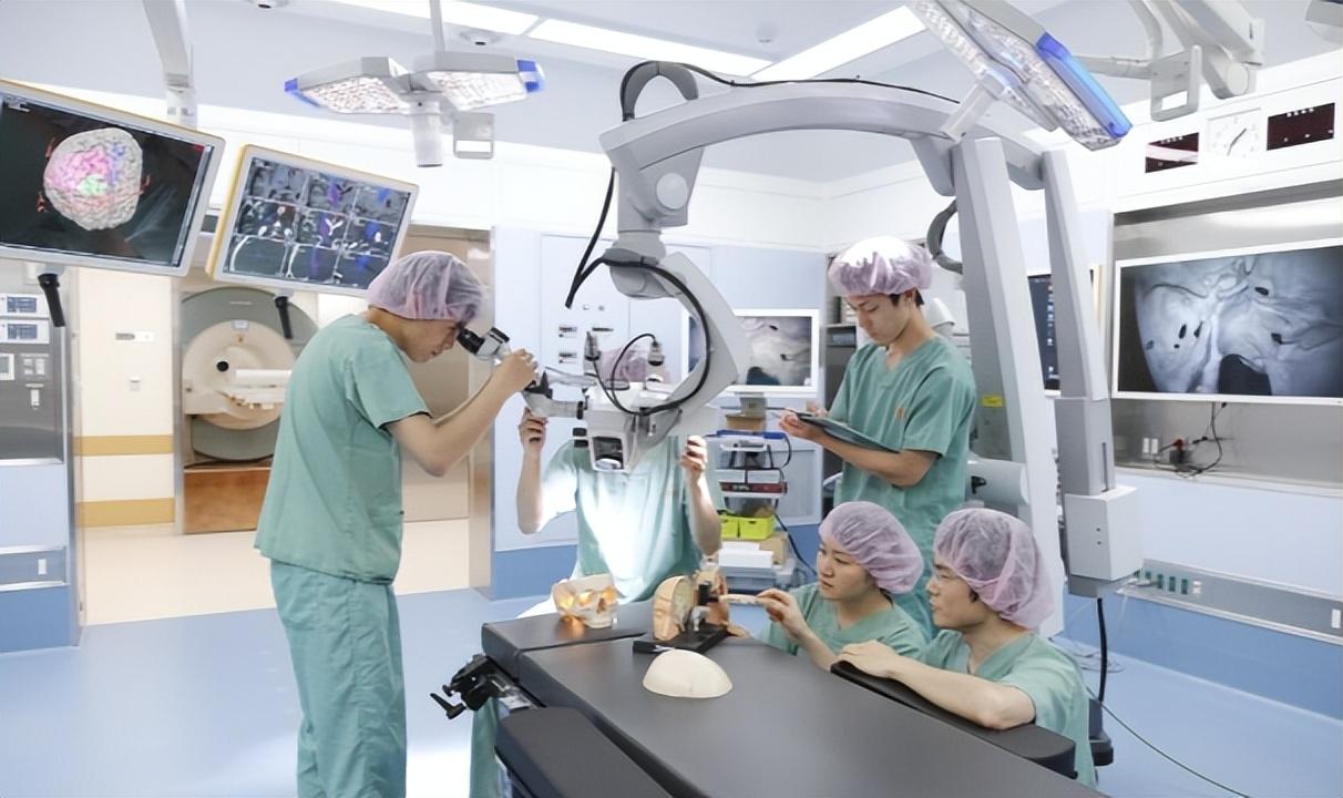 医学检验出国留学哪个国家比较好,毕业即高薪的日本医学留学推荐(图1)