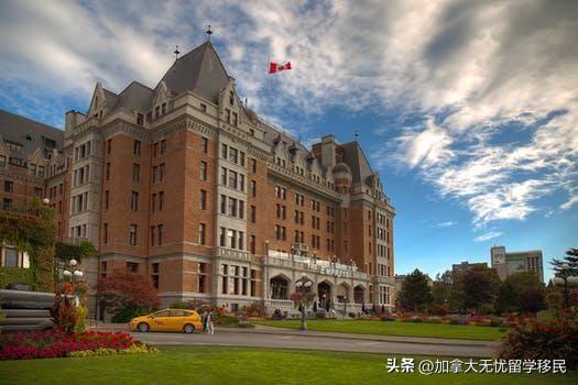 加拿大留学费用要多少,最新加拿大本科留学费用详解析(图3)