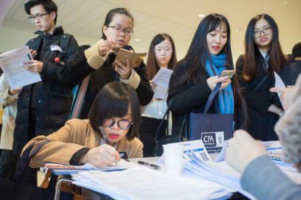 留学回国人员就业的形式好嘛,2024留学生回国就业趋势及就业技巧分享(图1)
