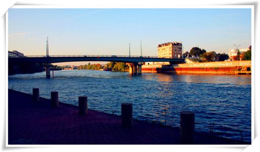 法总统候选人勒庞：非法移民子女不能享免费教育