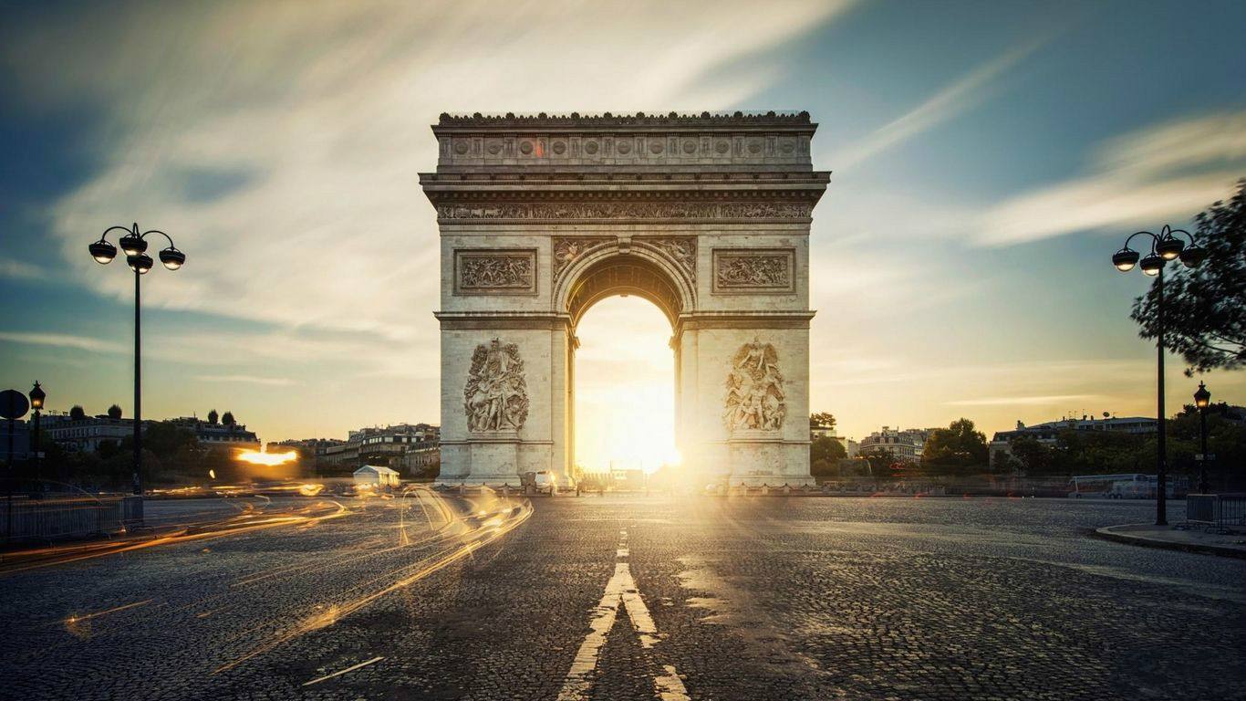 法总统候选人勒庞：非法移民子女不能享免费教育