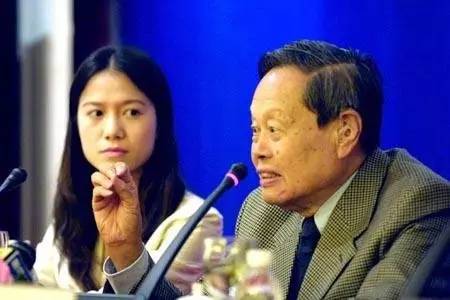 杨振宁放弃美国国籍，真的是为了逃避美国遗产税吗？
