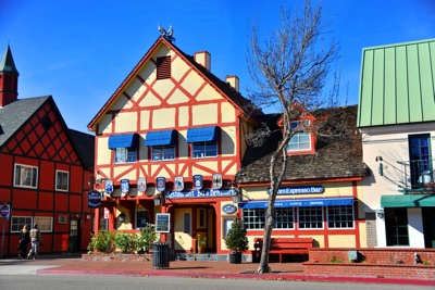 业内高知名度副教授，8个月快速移民美国