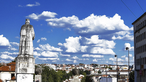 买房送全家欧盟身份 李先生一家三代成功移民葡萄牙