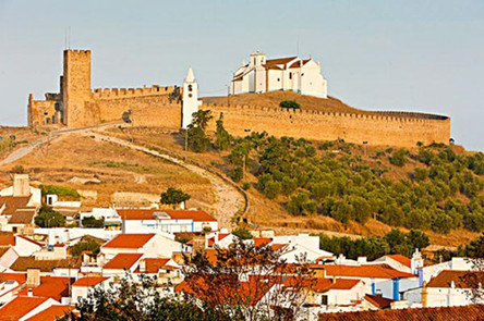 葡萄牙购房送身份 企业经理喜获黄金居留签