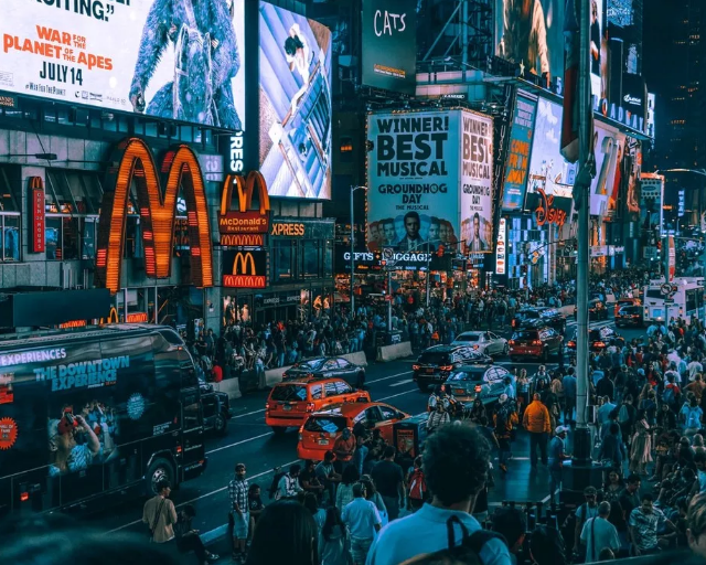 移民不易，常住中国的人如何维持美国绿卡有效性？