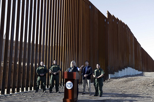 无法阻止美墨边境移民潮，美国土安全部长被离职