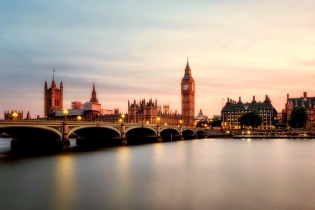 新英国首相上台，英国移民政策走向何方？