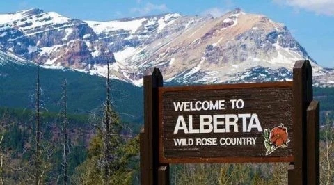 1582688719938974.jpg 从对移民区别对待,到营造公平竞争环境,阿尔伯塔省做了什么?