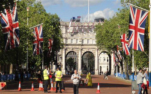 英国预科留学费用有哪些? 英国预科留学费用有哪些?