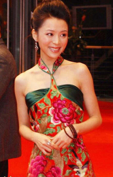 解读时装设计师劳伦斯·许钟爱南京云锦的理由是什么？