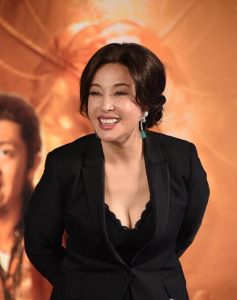 她为珠宝设计放弃娱乐圈，他为珠宝设计进入娱乐圈