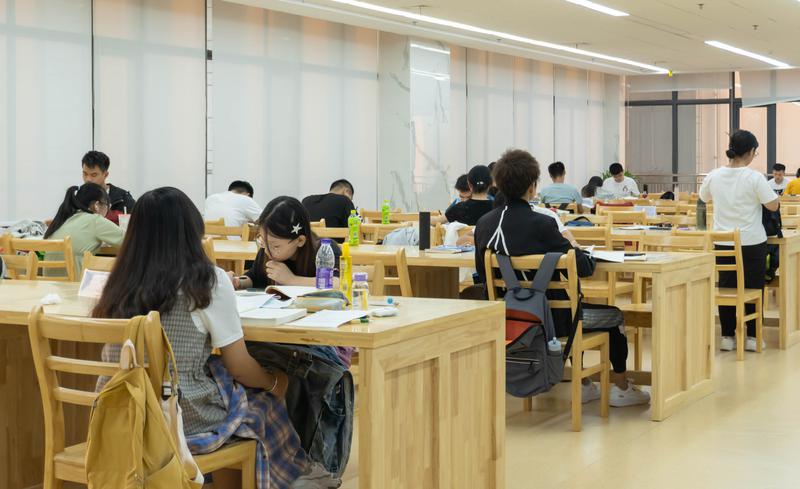 东安格利亚大学的公共政策与事务专业怎么样？