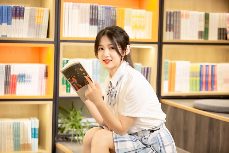 凡尔赛大学世界排名怎么样