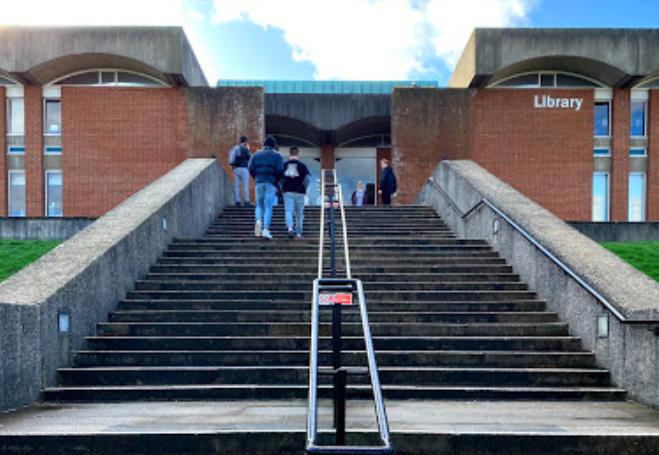 卧龙岗大学报考条件 卧龙岗大学报考条件